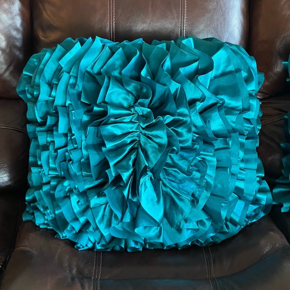 Pier 1 teal ruffle pillows - Picture 6 of 11